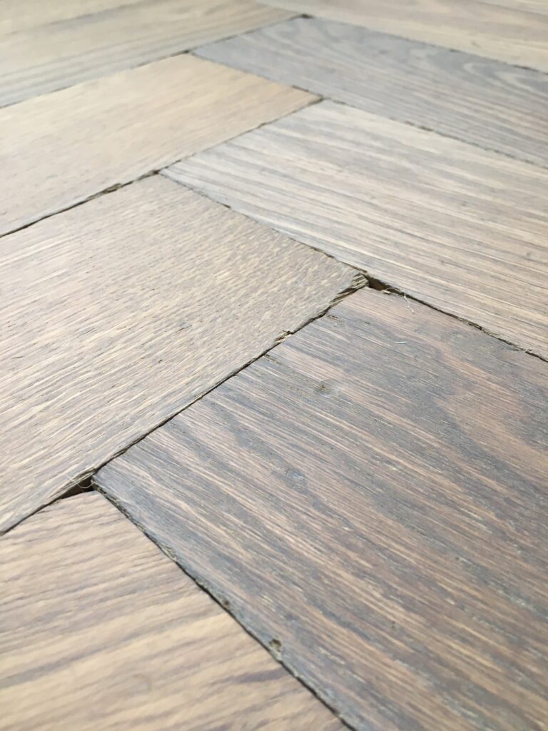 oak-herringbone-engineered-floor-rustique-aged-sanded-smoked-whitewash-oiled-detail