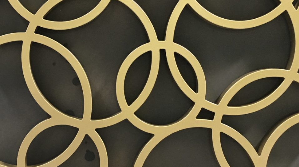 partition wall gold rings