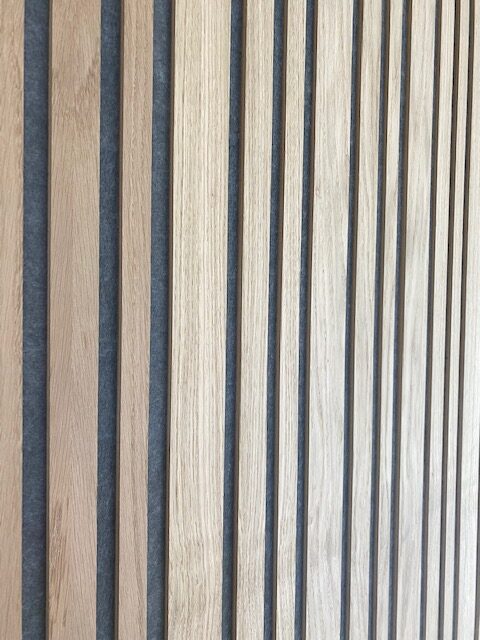 slats of different width oak veneer grey felt
